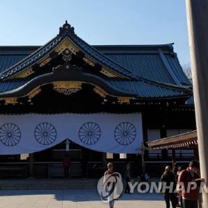 ‘독도는 우리 땅’ 야스쿠니서 현수막 내걸던 韓남성, 日경찰에 체포