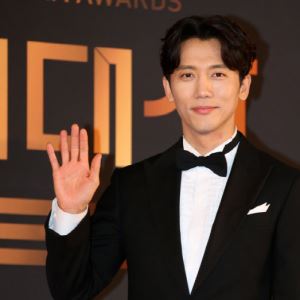 기태영, 25일 부친상…유진과 빈소 지켜