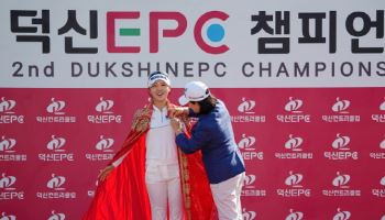 [포토]이예원,행복한 우승 재킷 입어요