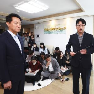 [포토]서울형 시니어주택 공급 계획 설명  경청하는 오세훈 시장                                                                                                                                            