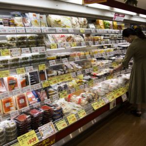 "담을 용기가 없다"…日, 이란 전쟁에 푸딩 판매 중단 위기