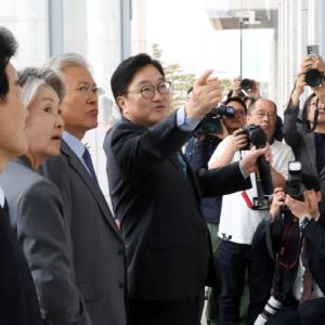 판문점선언 8주년…文 "김정은, 트럼프와 다시 마주 앉아야"