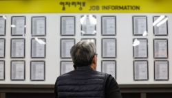 연말에 달랑 한 번 공지하면 끝…아무도 모르는 깜깜이 일자리