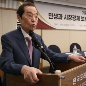 [포토]김병준 국민대 명예교수 축사                                                                                                                                                                       