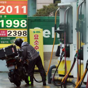 [포토]국내 휘발유·경유 가격 평균 2000원대…서울 ℓ당 2048원                                                                                                                                            