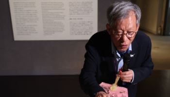 '단원 김홍도, 시대를 그리다' 작품 설명하는 유홍준 관장