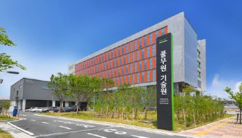 [마켓인]회계 착시 거둬내니 ‘빚더미’…풀무원, 영구채 차환 ‘시한폭탄’ 째깍