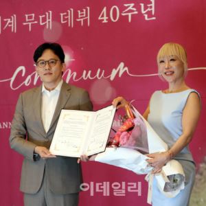 [포토] SM엔터테인먼트와 계약 체결한 조수미                                                                                                                                                              