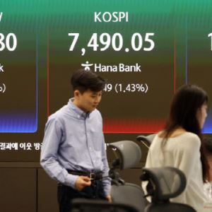 "50만전자·300만닉스 간다" 증권가 랠리 전망, 고점 경계론도