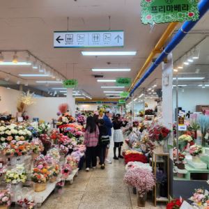 “꽃이 안 팔려 죽을 판”…고물가에 속 타는 5월 대목