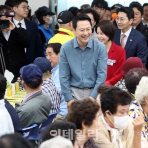 [포토] 어버이날 맞아 사회복지관 찾은 장동혁 대표                                                                                                                                                        