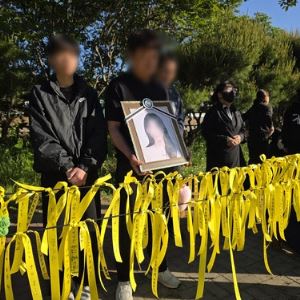 "우리 딸 기억해줘요" 영정 든 부모...'24세 장ㅇㅇ' 신상공개 거부