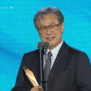 박찬욱 감독 "'아카데미' 후보에도 못 올랐지만…"[백상예술대상]
