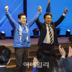 [포토]서울 공천자대회, '손들어 인사하는 정청래-정원오'                                                                                                                                        