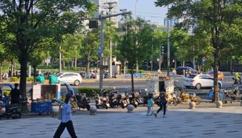 벌써 30도 넘었다…中 베이징 이른 불볕더위 왜?