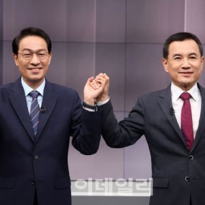 우상호 "공약파기 사과 해야" vs 김진태 "강원도를 아느냐"