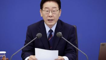 李대통령 “20년 넘게 빚 추심, 국민 정서 맞나…필요하면 입법 검토”