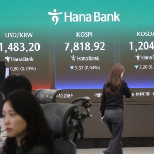 외국인이 던진 '매도 폭탄'…8000피 눈앞서 미끄러진 코스피