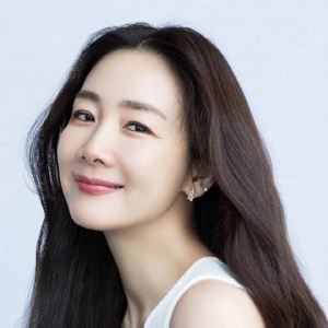 최지우, 어제(11일) 부친상