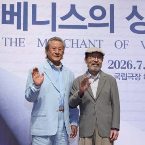 무대 지키는 두 거장…"남은 힘 다해 연기할게요"