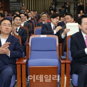 [포토]의원총회 참석한 장동혁-주호영                                                                                                                                                                     