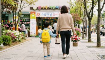 아이 등원가방에 몰래 스벅카드…"스승의 은혜, 챙겨도 안챙겨도 걱정"