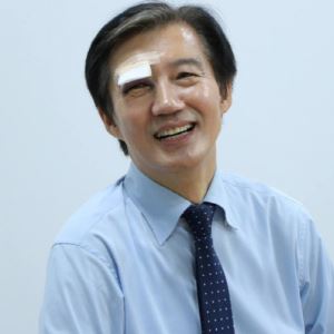 조국, ‘시퍼런 멍’ 눈으로 후보 등록…무슨일?