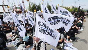 흘러내린 삼전 주가…뿔난 주주들 "노조 파업은 불법"(종합)