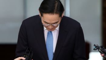 머리 숙인 이재용 회장 "삼성 구성원 모두 한 몸…모두 제 탓"(상보)