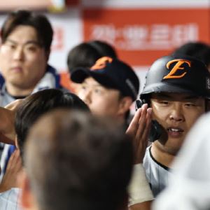 친정 복귀전서 폭발한 강백호, 연타석 3점포 포함 '7타점 원맨쇼'