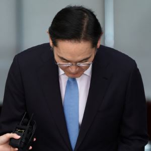 급거 귀국해 사죄 메시지 낸 JY…파업 위기 실마리 풀릴까