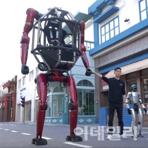 ‘패트레이버’ 실사판?…中, 유인 메카 로봇 공개