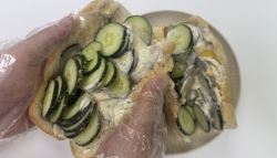 "진짜 오이밖에 없네"…칼국수 1만원 시대 서브웨이 '승부수' [먹어보고서]
