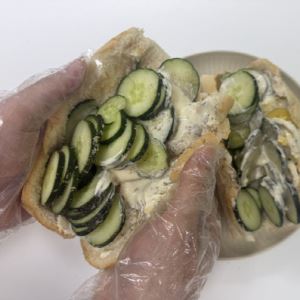 "진짜 오이밖에 없네"…칼국수 1만원 시대 서브웨이 '승부수' [먹어보고서]