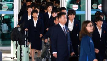 북한 여자축구팀 ‘내고향여자축구단’ 입국