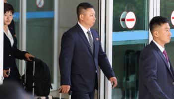 북한 여자축구팀 ‘내고향여자축구단’리유일 감독