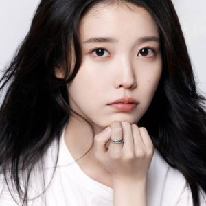'21세기 대군부인' 역사 왜곡 논란에…아이유 "다 제 잘못, 더 나은 사람 되겠다"