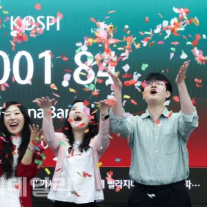 노무라證 "삼전 59만원, SK하이닉스 400만원 간다"