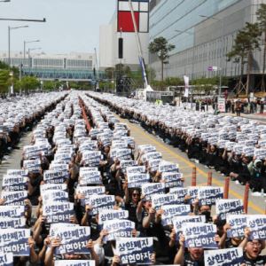 삼전 주주 95% "영업이익 연동 성과급 제도화 반대"