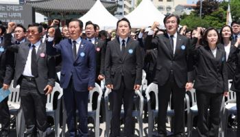 여야, 광주 총집결…"5·18 헌법 수록" vs "입으로만 5·18 정신"