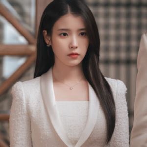 아이유, '21세기 대군부인' 역사 논란 왜곡 논란 사과 "변명 여지 없어"