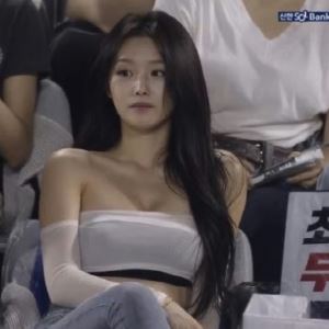 “야구장 여신 되는 법”…한국 번진 AI 가짜 열풍, 외신도 놀랐다
