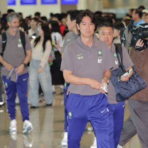 '이제 결전이다' 홍명보호, 팬들 환대 속에 美 사전 캠프로 출국