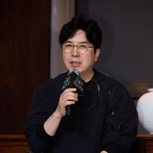 변명은 없었다…'대군부인' 감독, 역사왜곡 논란 눈물로 사죄[인터뷰]①