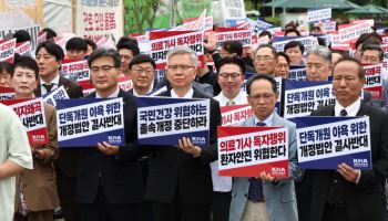 의료기사 업무 확대 법안 심사…의료계 "면허체계 붕괴 우려"