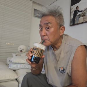 배우 최준용, '탱크데이' 논란 속 "커피는 스벅이지"…갑론을박