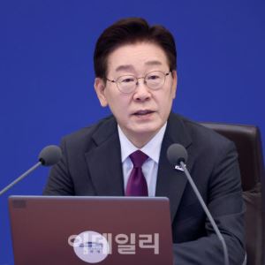 스벅 저격·무신사 재소환한 李 “국가폭력 미화 강력 응징”