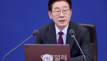 스벅 저격·무신사 재소환한 李 “국가폭력 미화 강력 응징”