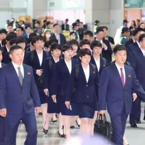 '트로피 품은' 北 내고향, 입국 때처럼 무반응으로 출국
