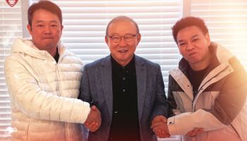 박항서, 현역 사령탑 복귀...태국 2부 칸차나부리 감독 맡는다